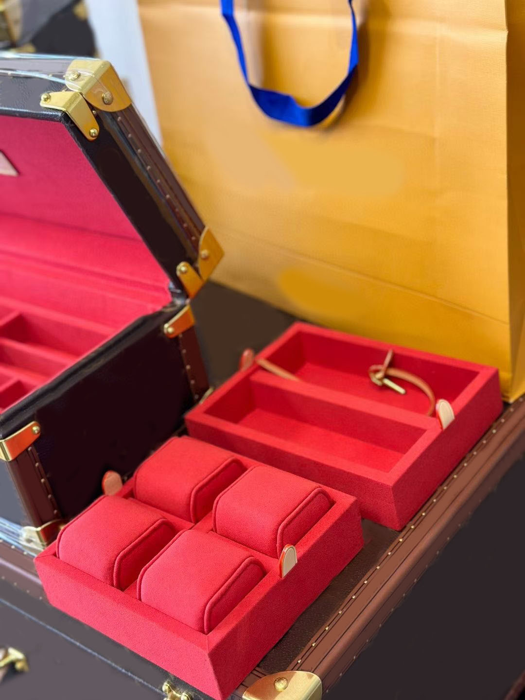 Cosmetic Bags Jewelry Boxes Leather Watch Box 4 Mens Watch Organizer Jewelry storage box fashion womens Rings Tray Cosmetic case