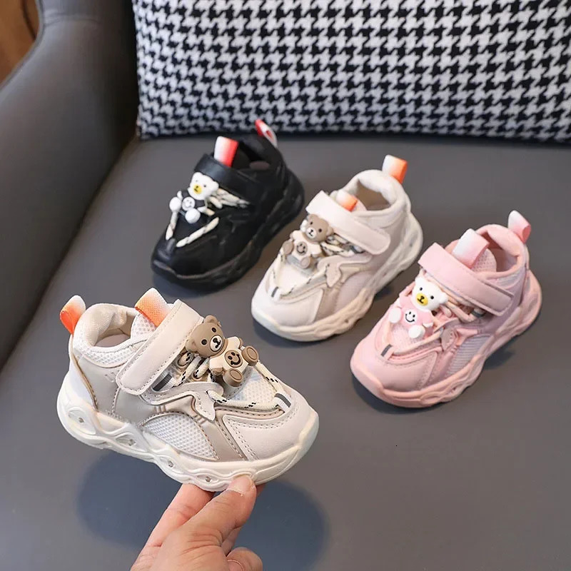 Childrens casual luminous shoes LED sparkling breathable mesh upper sports childrens chi 241216