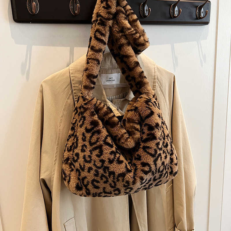 Korean fashion leopard print plush women's bag autumn winter style personalized and stylish armpit fur shoulder bag handbag 241215