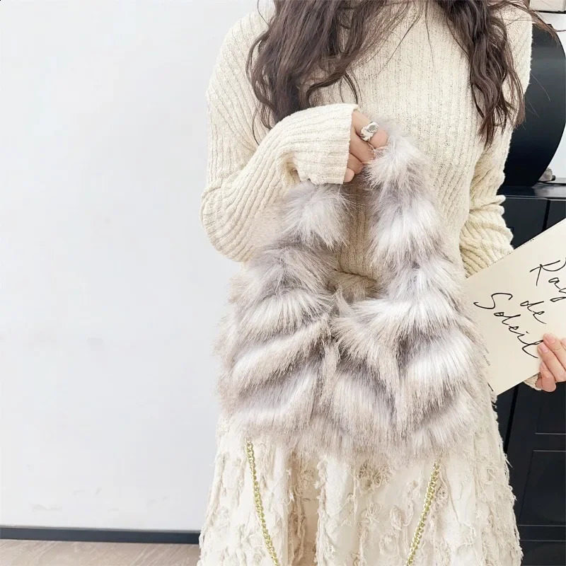 Faux Fox Fur Handbag Winter Fashion Soft Large Capacity Tote Bag Sling Gold Chain Shoulder Crossbody Bag Fluffy Warm Pouch 2025 241216