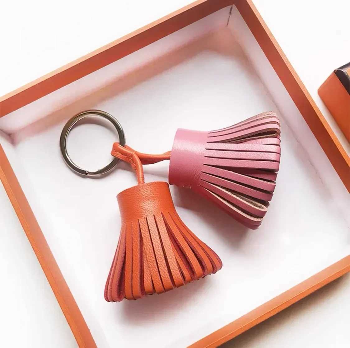Fashionable leather double fringe edge keychain car keychain womens bag charm backpack holder decoration gift Y241216