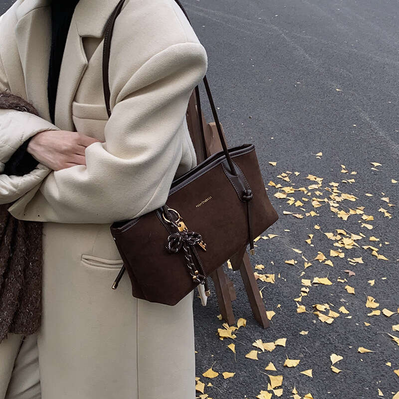 Shoulder Bag for Women Underarm Purse Large Capacity Winter Fall Popular Texture Shoulder Casual Versatile Commuting Armpit Bag