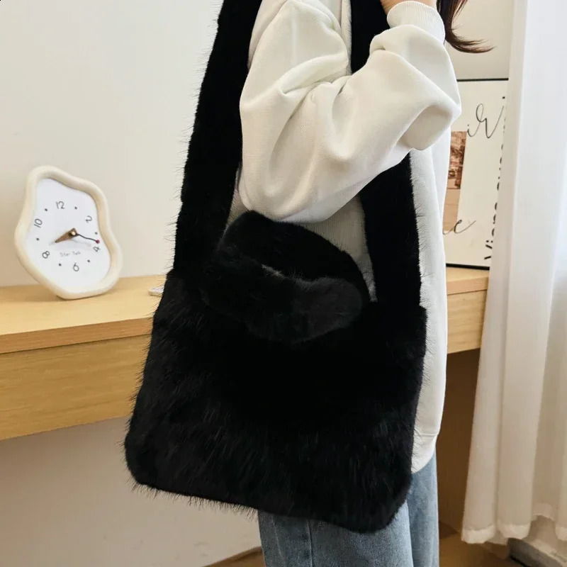 Sft Fluffy Faux Fur Tote Bag for Women Winter Large Capacity Solid Color Handbag Long Plush Strap Crossbody Bag 241216