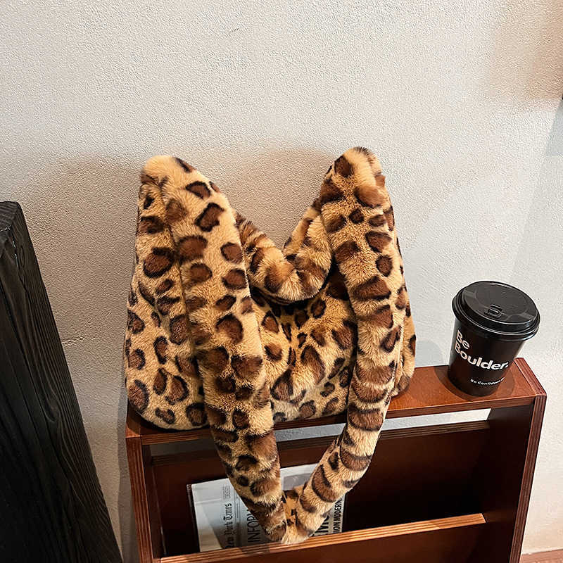 Korean fashion leopard print plush women's bag autumn winter style personalized and stylish armpit fur shoulder bag handbag 241215