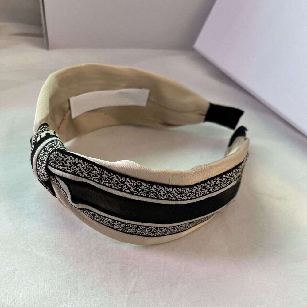 hair accessories for women with simple fabric temperament hair compression headbands broken hair clips versatile for going out autumn and winter new s