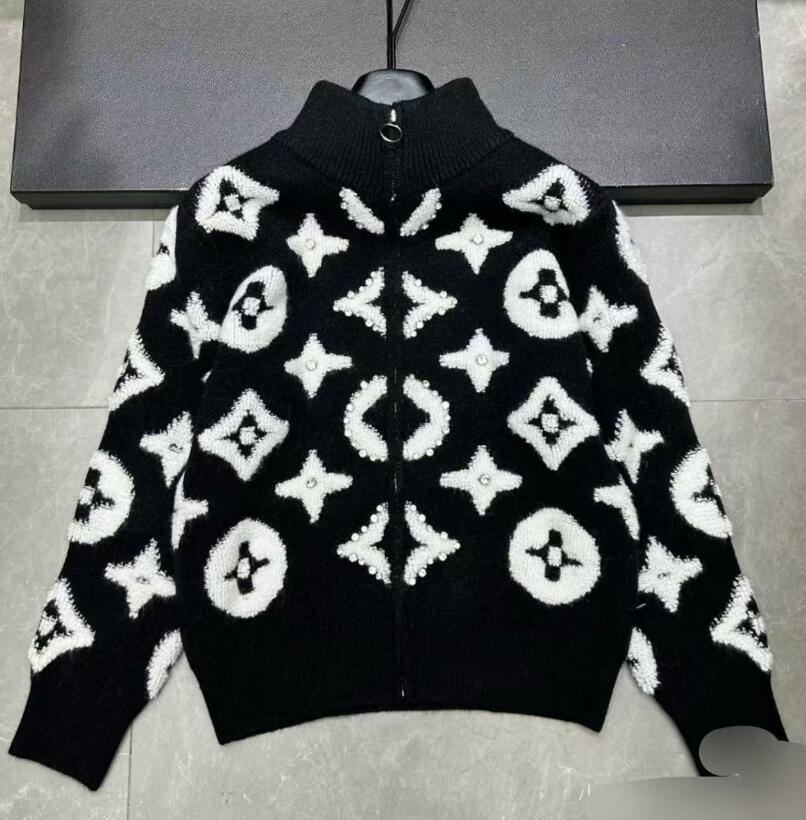 Women Sweater Brand Designer Letter Pattern Cardigan Sweater Coat Wool Blended Woman Knitwear Ladies Knitted V-neck Top women Clothes