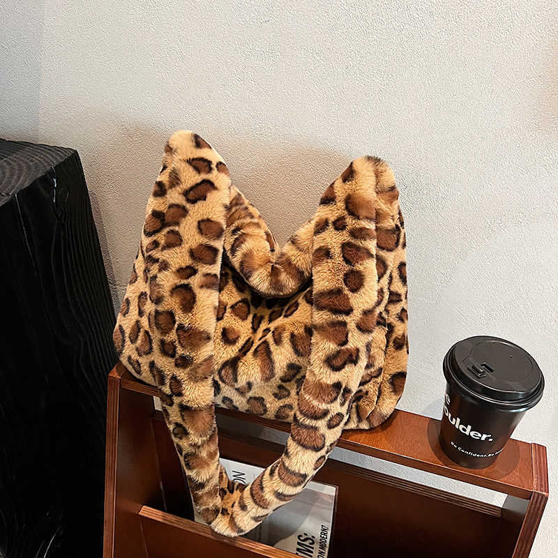 Korean fashion leopard print plush women's bag autumn winter style personalized and stylish armpit fur shoulder bag handbag 241215