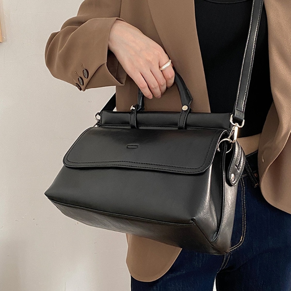 2025 Designer shipping 3 new Free designer Totes briefcase shoulder bags black womans messenger female girl flap Single armpit handheld casual crossbo