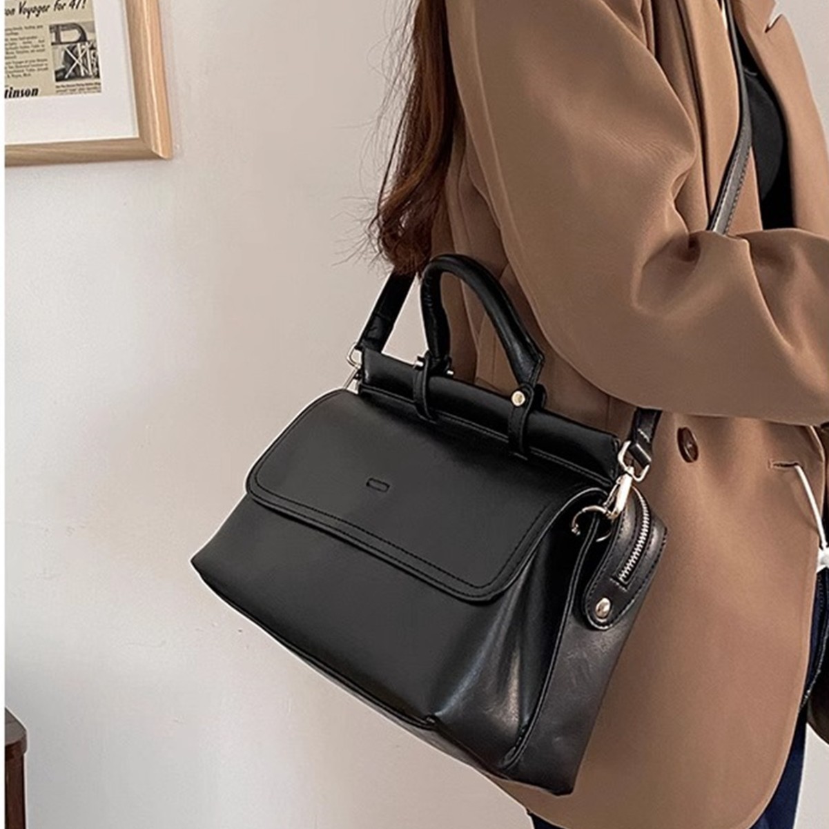 2025 Designer shipping 3 new Free designer Totes briefcase shoulder bags black womans messenger female girl flap Single armpit handheld casual crossbo