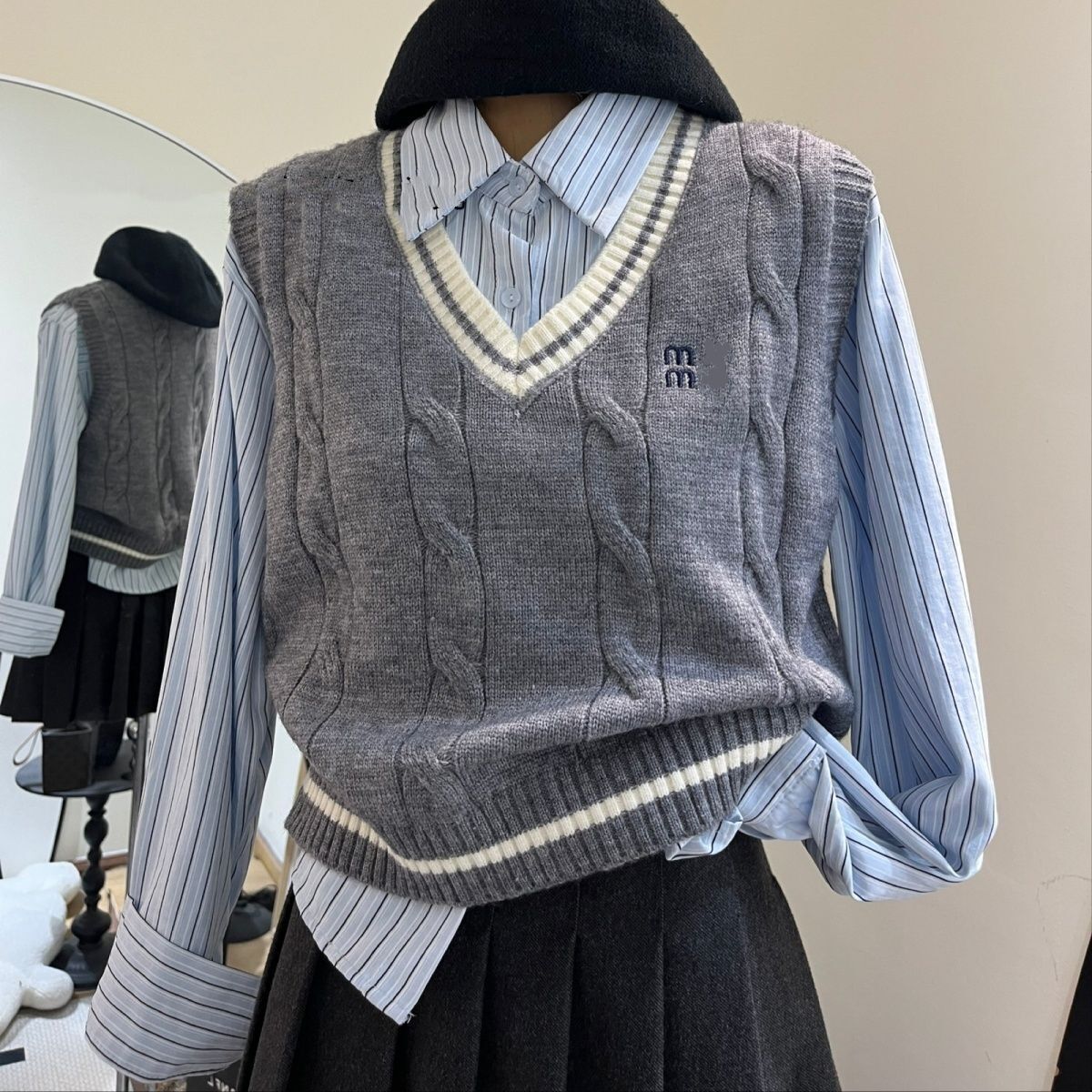 Designer new women 2 pc suit stripe long sleeve blouse and logo letter embroidery knitted tank top collge style set SML