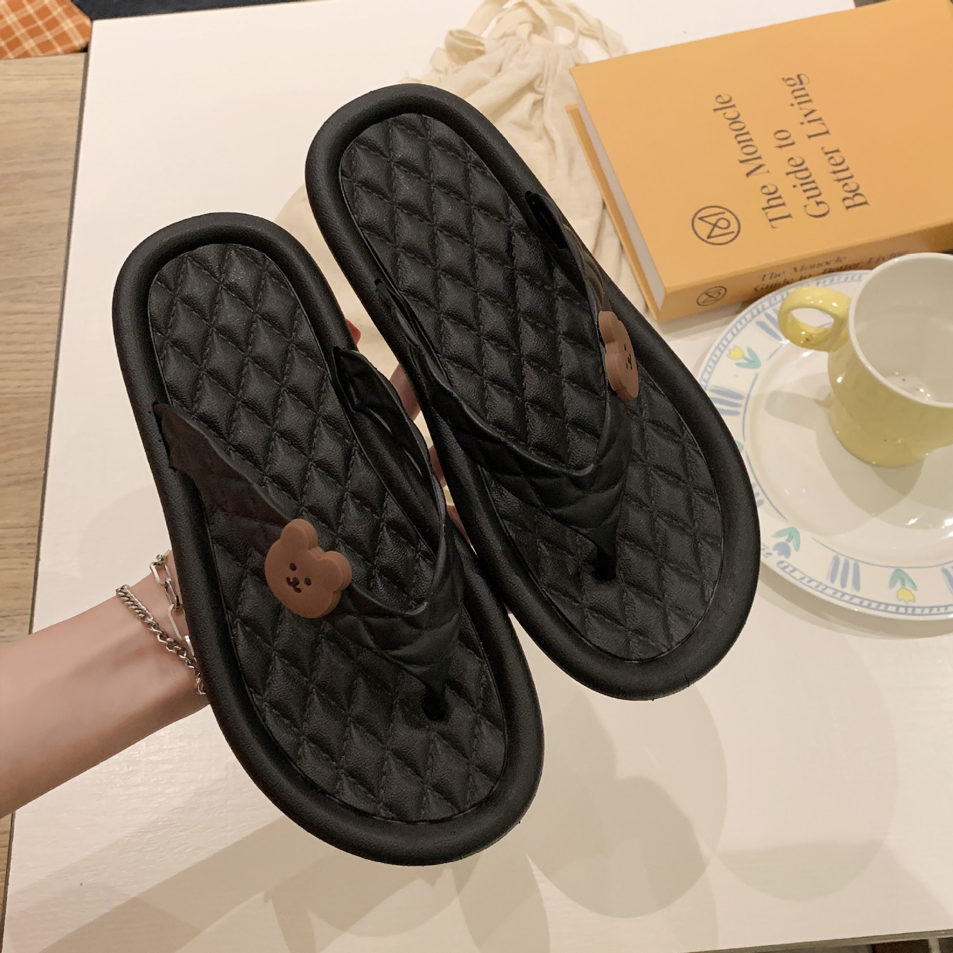 Free shipping for womens mens summer fashionable flip flops with flip flops grey brown black Non slip flat slippers