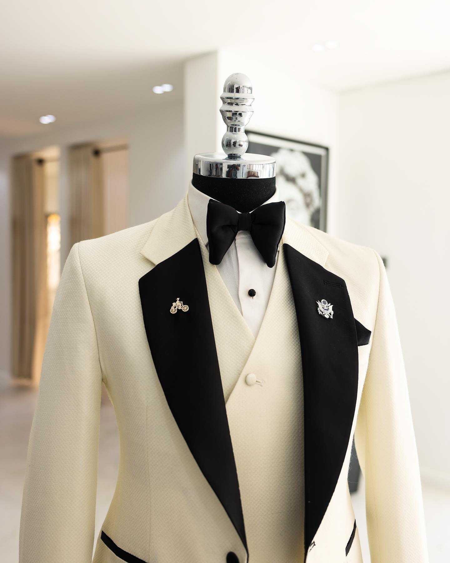 Gentleman Wedding Suits 3 Piece Set Jacket Vest Pants Notched Lapel Men Tuxedos One Button Groom Tuxedo Party Events Customized