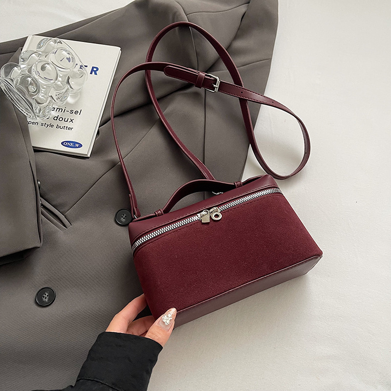 Korean version of niche design for women 2024 autumn new fashion simple hand-held small square casual crossbody bag