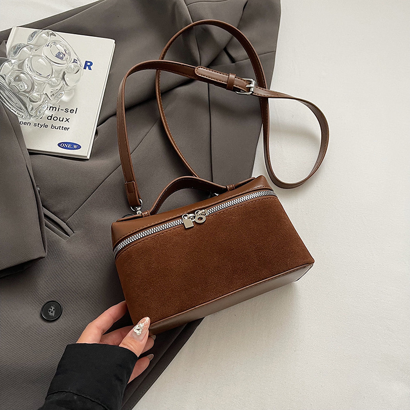 Korean version of niche design for women 2024 autumn new fashion simple hand-held small square casual crossbody bag