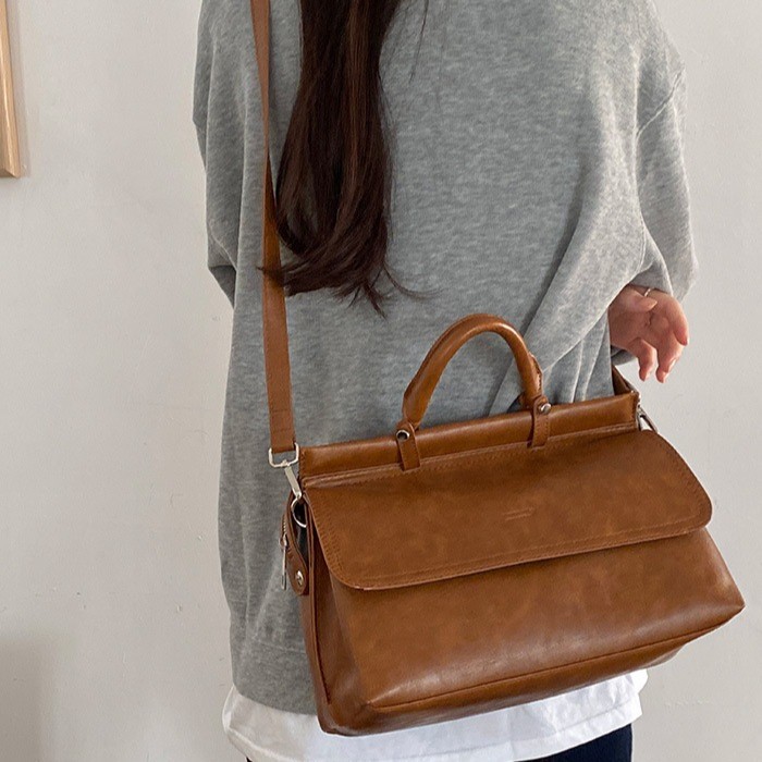 2025 Designer shipping 3 new Free designer Totes briefcase shoulder bags black womans messenger female girl flap Single armpit handheld casual crossbo