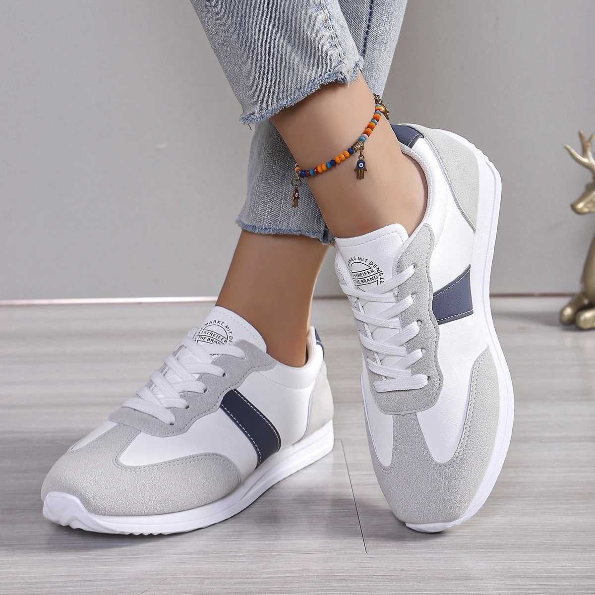 Womens lightweight casual sports shoes fashionable flat shoes lace walking shoes womens comfortable soft soled sports flat shoes Y241217