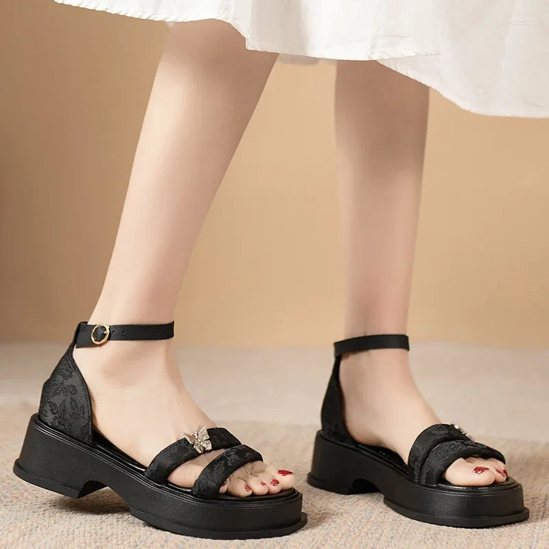 Sandals Women Summer Cross Soft Soles With A Single Button Thick Beach Shoes Trend Manufacturers zhanyishengli