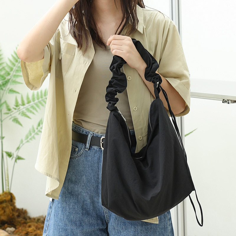 Casual drawstring handbag ins small fresh pleated single shoulder women's internet famous fashionable nylon fabric crossbody bag