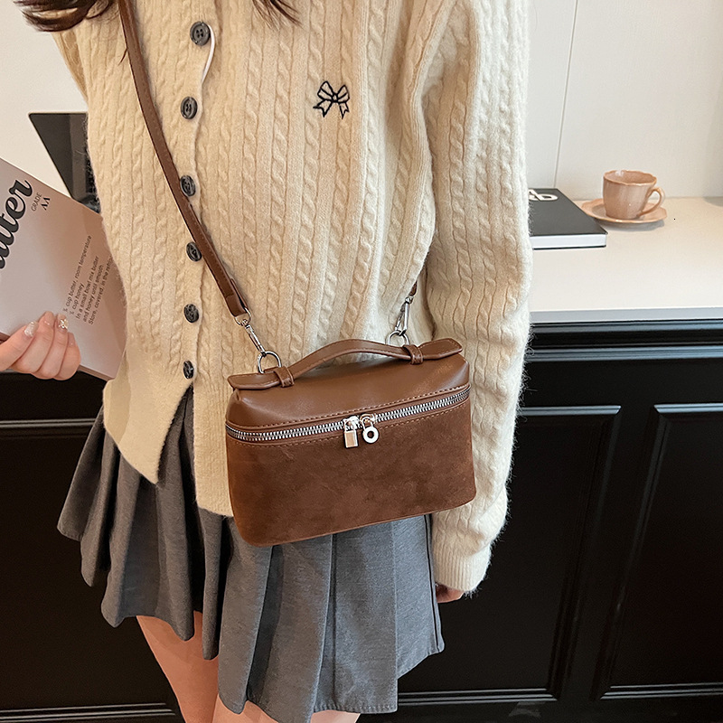 Korean version of niche design for women 2024 autumn new fashion simple hand-held small square casual crossbody bag