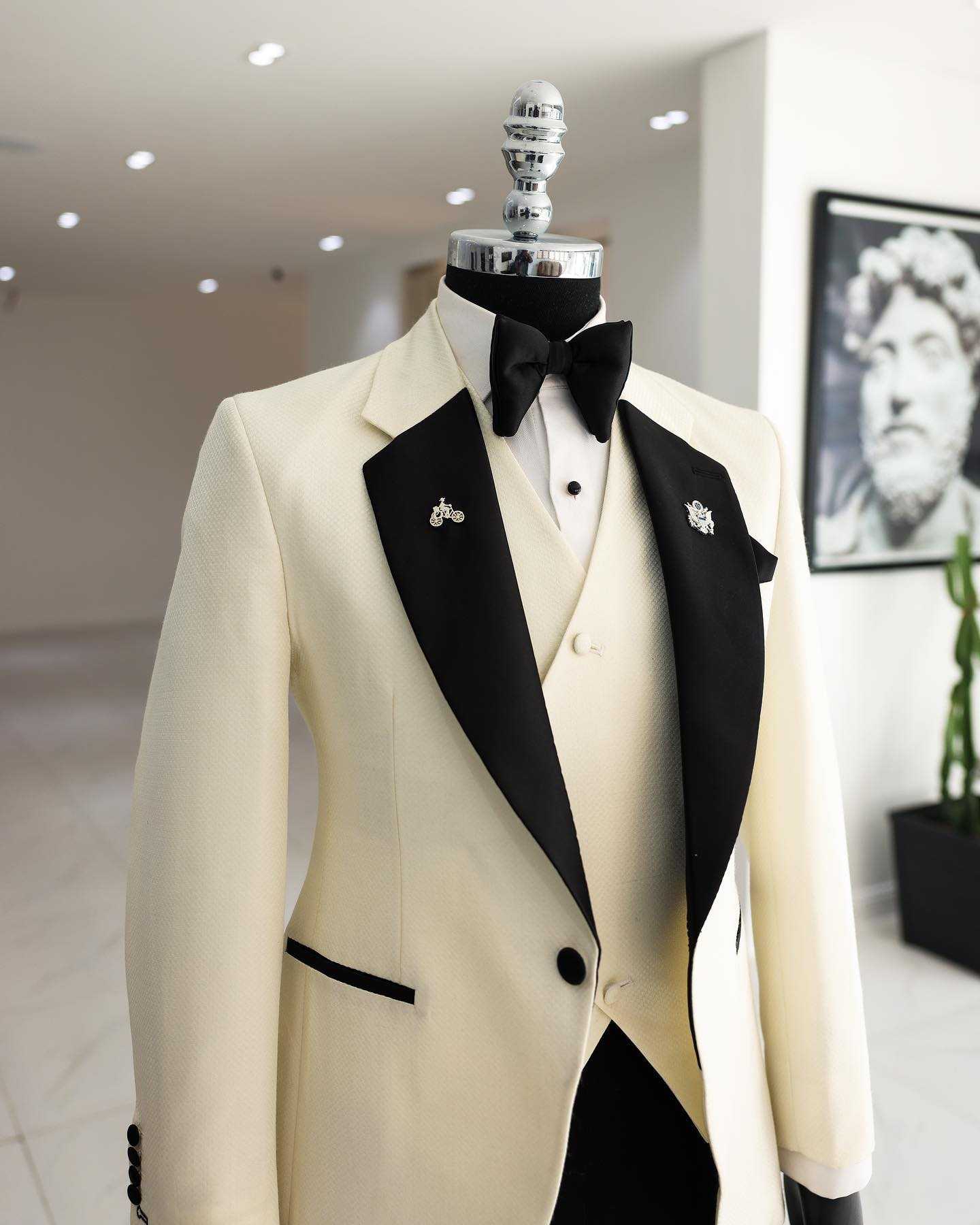Gentleman Wedding Suits 3 Piece Set Jacket Vest Pants Notched Lapel Men Tuxedos One Button Groom Tuxedo Party Events Customized