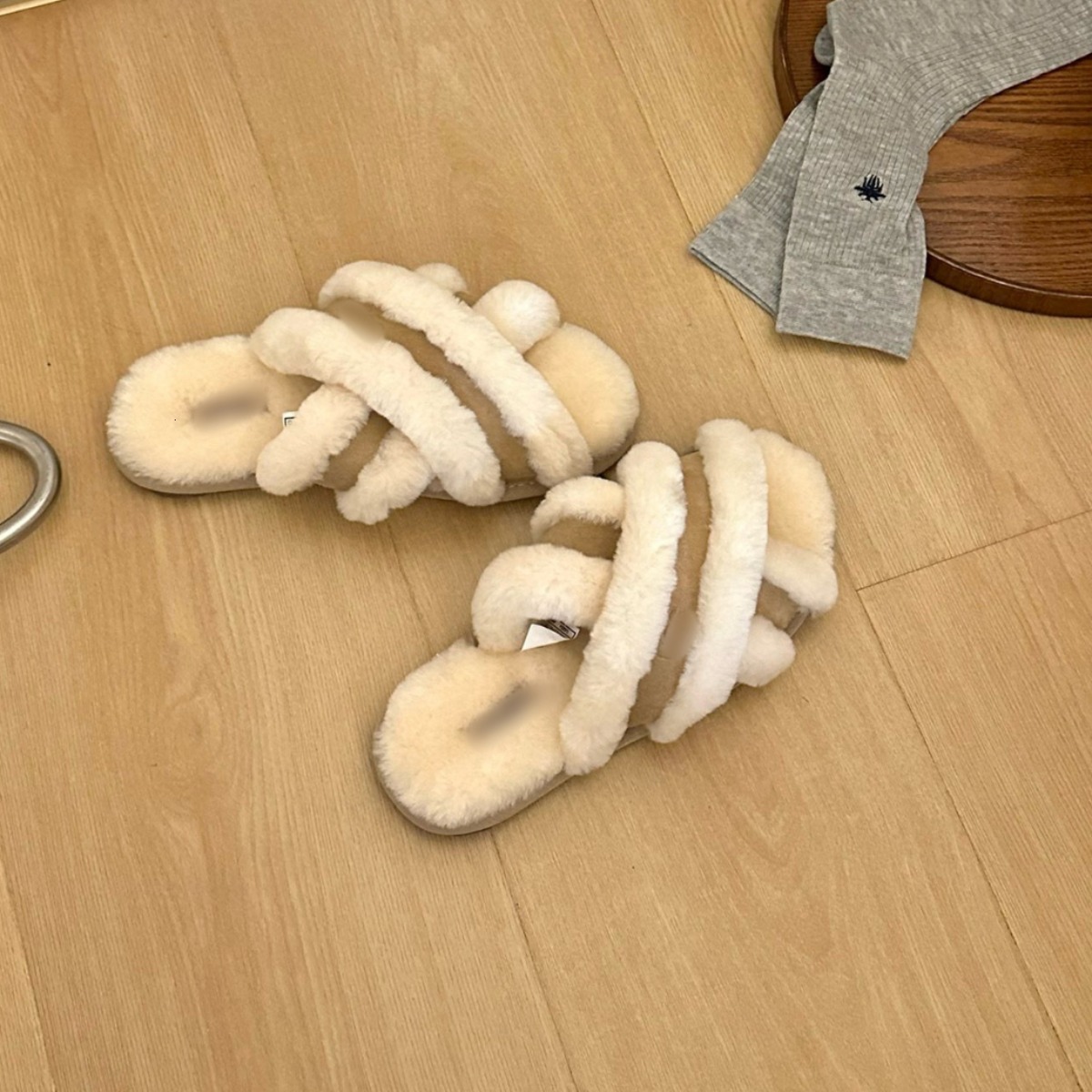 Henan Sangpo Cross Wool Flat Bottomed Dragging Women's Open Toed Sheep Fur Integrated Qiansongyi Home Thick Bottom Slippers
