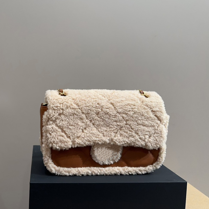 24K Cf Lamb Wool Designer Women Shoulder Bag 25/18cm Leather Rhombock Gold Hardware Metal Buckle Luxury Handbag Matelasse Chain Crossbody Bags Makeup Bag Dinner Bags