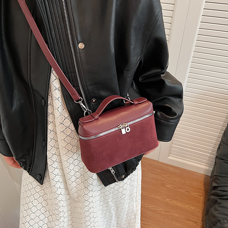 Korean version of niche design for women 2024 autumn new fashion simple hand-held small square casual crossbody bag