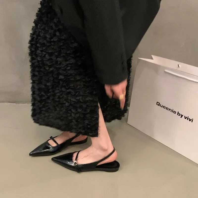 New design Women Luxury Velvet Moccasins Fashion Pointed Toe Loafers Ladies 2024 Spring Black Ballet Flat ShoesC241218