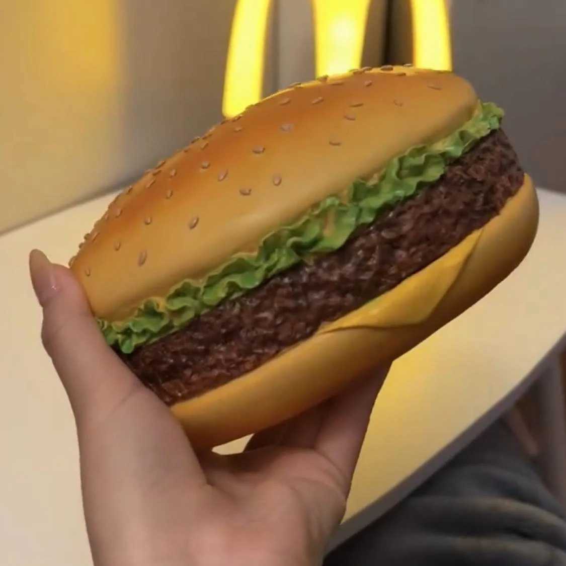 Hamburger tissue box creative retro lifestyle ro tissue box with interesting decoration snack rack Y241218