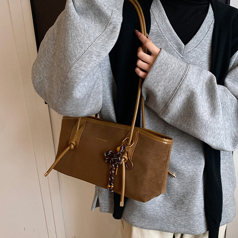 Shoulder Bag for Women Underarm Purse Large Capacity Winter Fall Popular Texture Shoulder Casual Versatile Commuting Armpit Bag