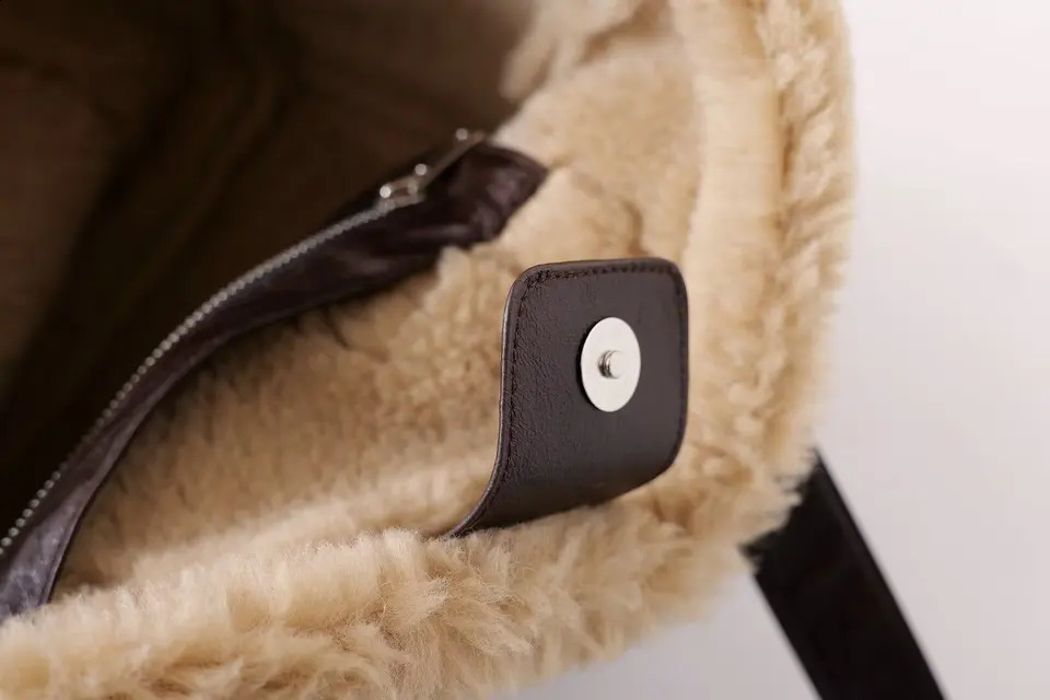 FAUX SHEARLING TOTE BAG traf winter fashion patchwork texture fur one hand bill shoulder fur large shopping bag 241216