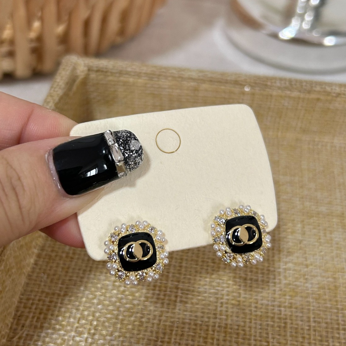 Chic Womens Heart Shaped Earrings With Iconic Classic Patten In Black And Golden For Fashion Forward Looks