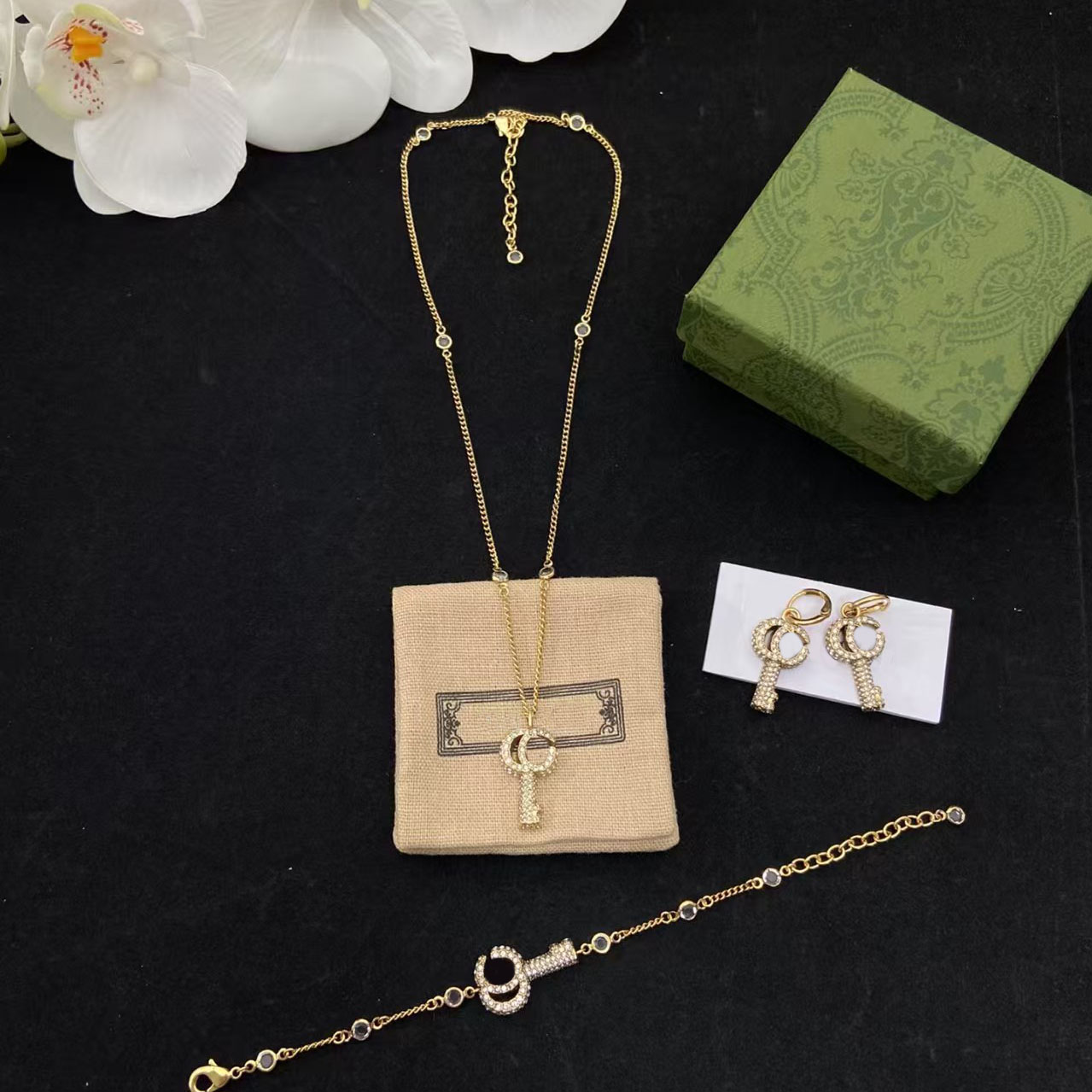 Luxury designer Full Diamond Key Pendant necklace Fashion charm Bracelet Pendant Earrings Jewelry set for women's wedding parties birthday gifts gift jewelry