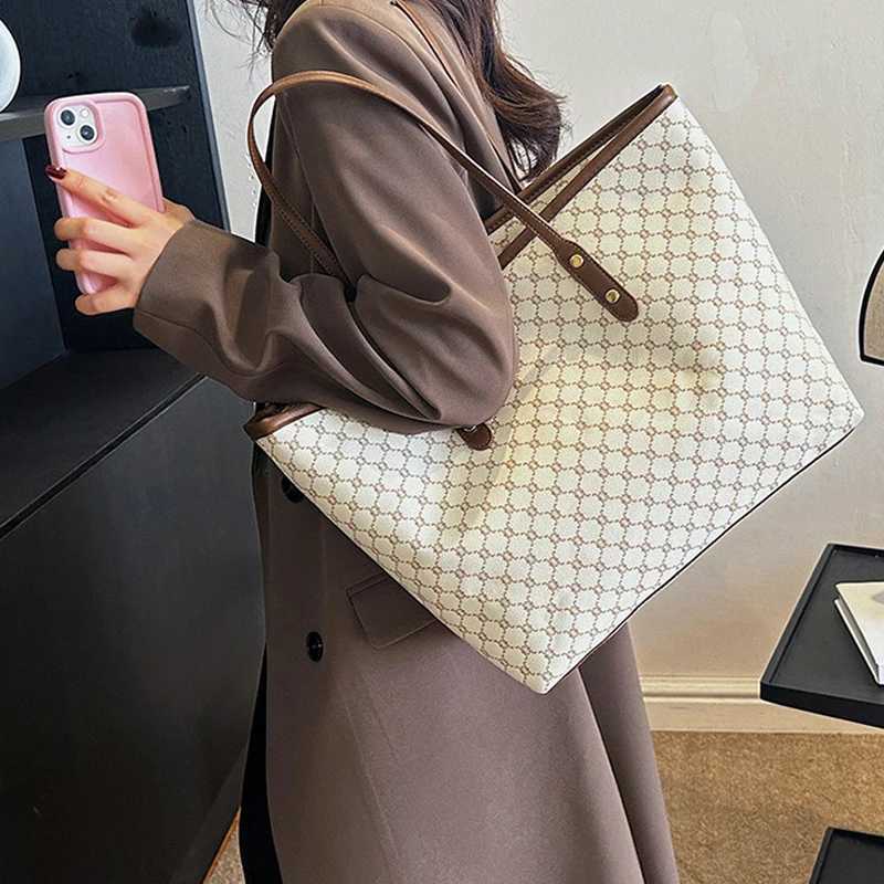 Large Capacity Shoulder Bag Womens PU Leather Handbag for Commuting and Casual Use VersatileC241218