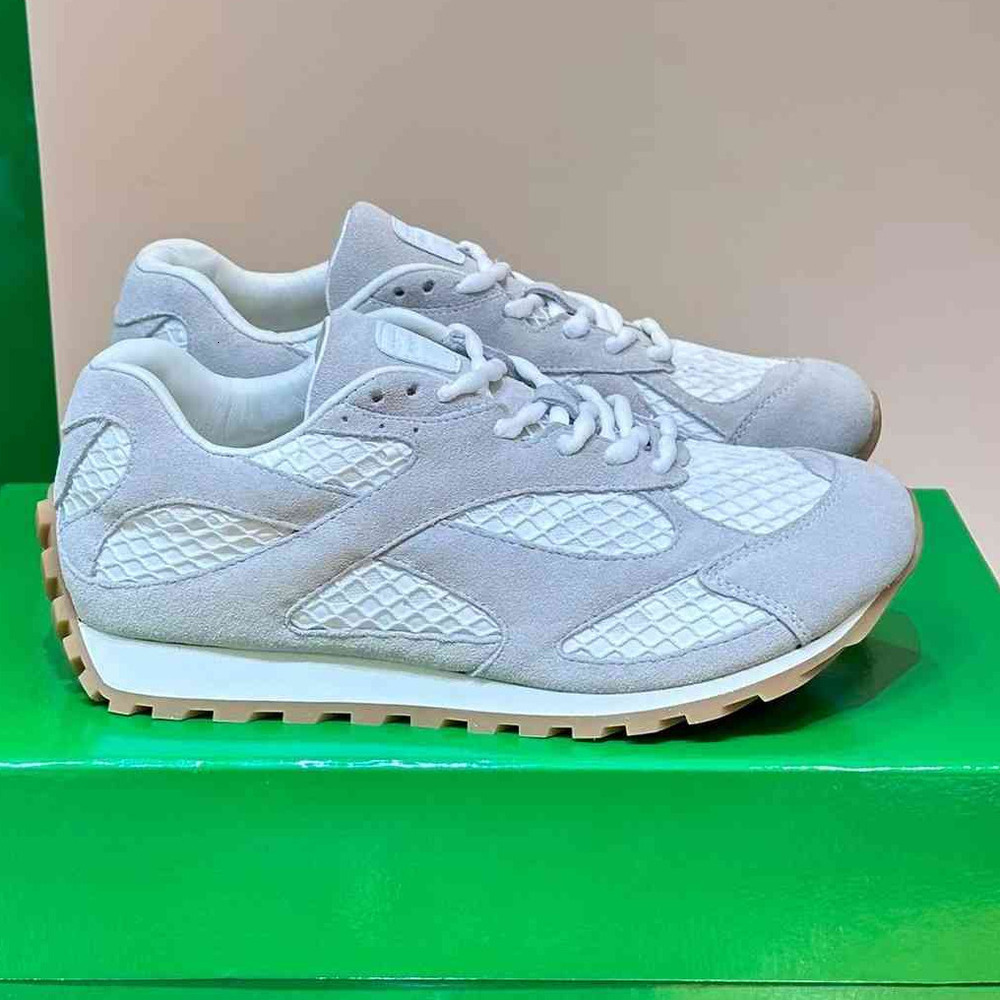 2025s designer shoes Sneaker Luxury Men Women Outside Casual Sneakers Fashion Shoes Versatile and fashionable couple lace up shoes 9a1