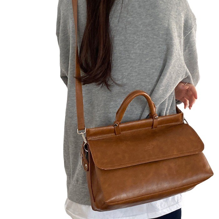 2025 Designer shipping 3 new Free designer Totes briefcase shoulder bags black womans messenger female girl flap Single armpit handheld casual crossbo