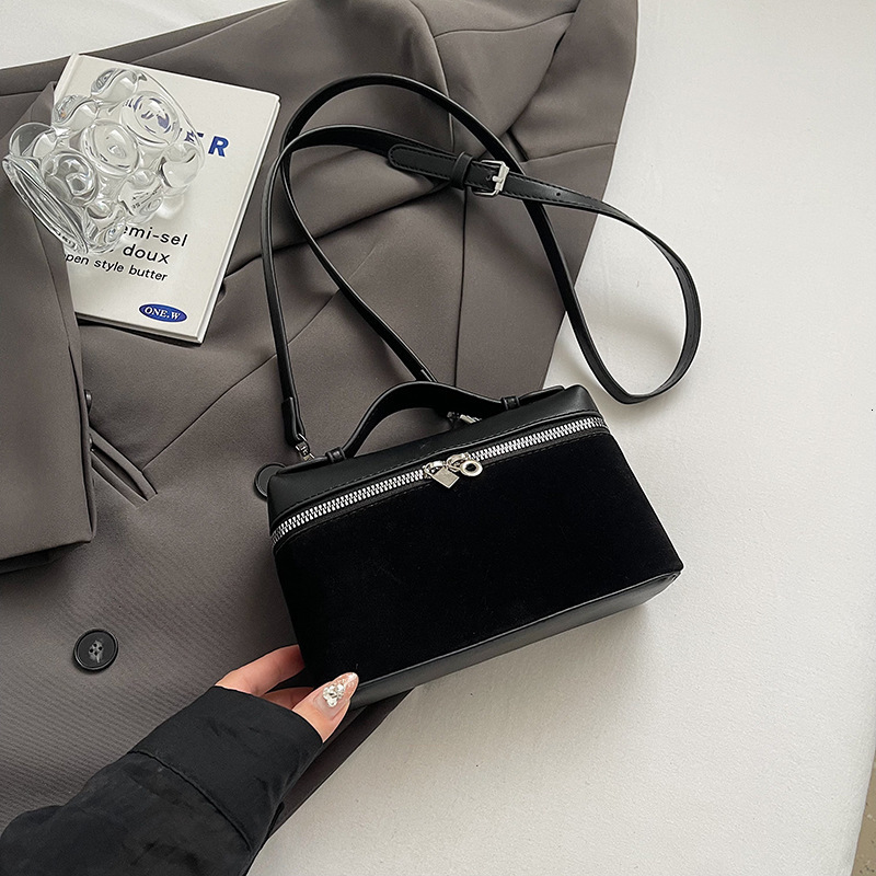 Korean version of niche design for women 2024 autumn new fashion simple hand-held small square casual crossbody bag
