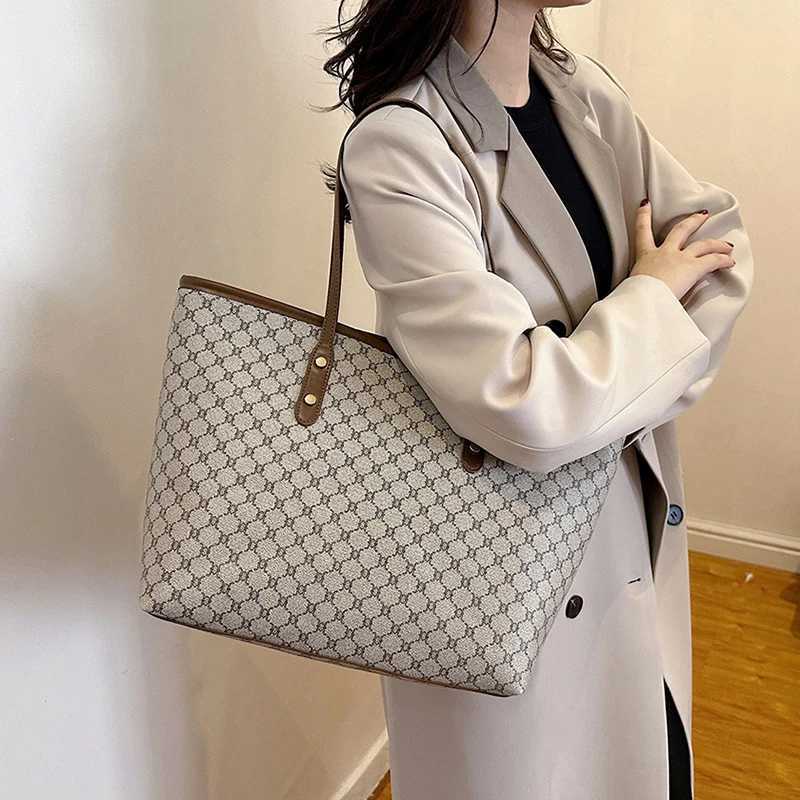 Large Capacity Shoulder Bag Womens PU Leather Handbag for Commuting and Casual Use VersatileC241218