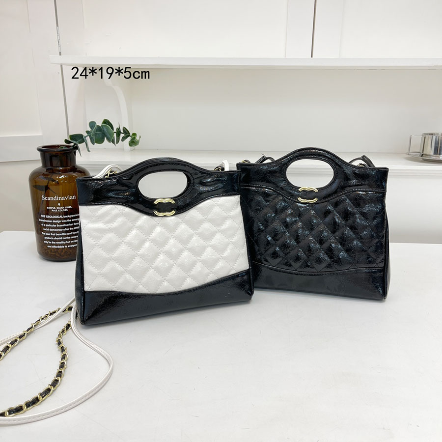 Designer bag Ladies diamond pattern high texture leather chain black white simple everything spring and autumn travel hand bill of lading shoulder bag