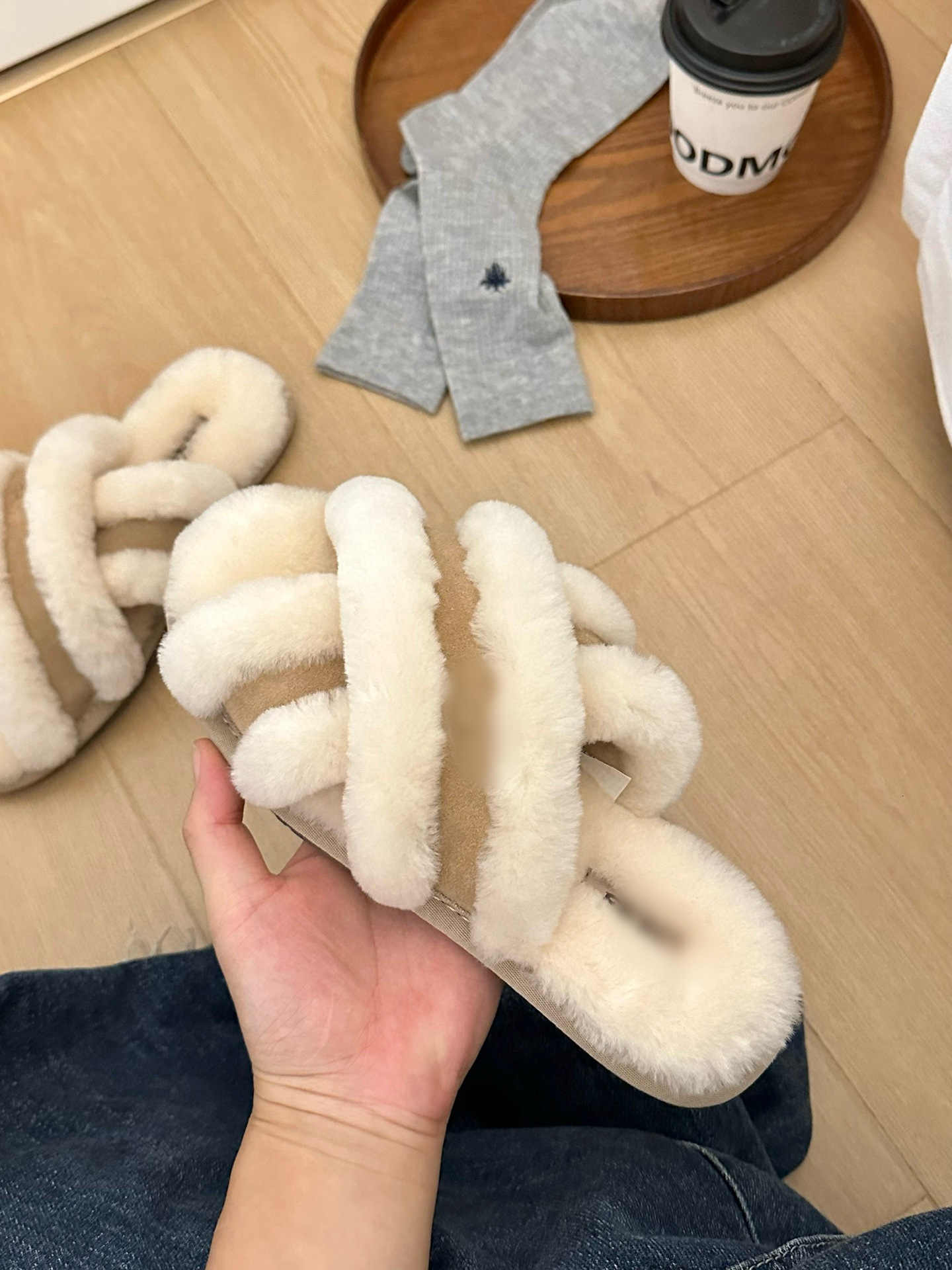 Henan Sangpo Cross Wool Flat Bottomed Dragging Women's Open Toed Sheep Fur Integrated Qiansongyi Home Thick Bottom Slippers