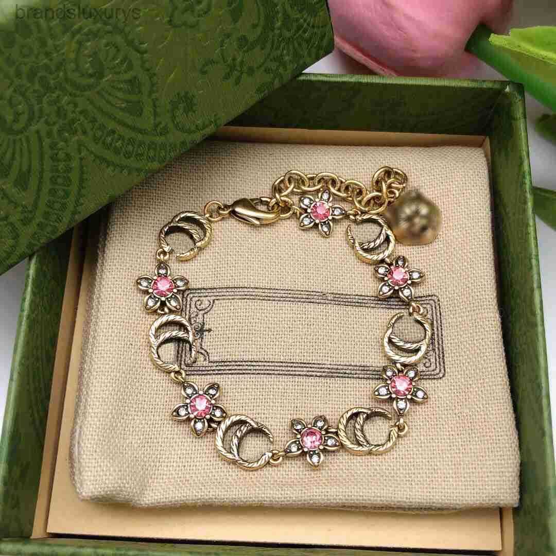 Designer Luxurys Cuff Bracelets Bangles For Women Fashion Jewelry Charm Jewelry Accessories Trendy Elegant Classic