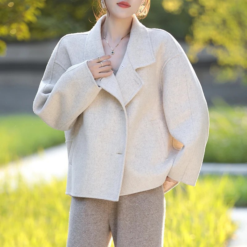 Womens Short Coat Pure Wool AutumnWinter Warm and Thickening Top Solid Color Cute Comfortable Outerwear 241217