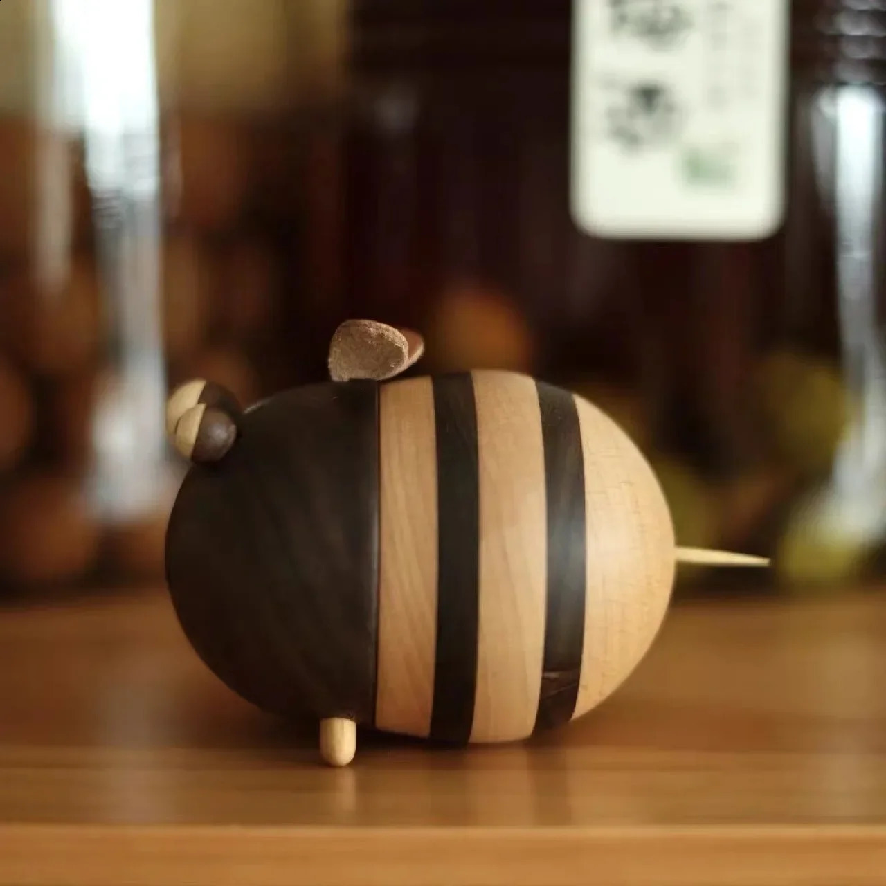 Bee shaped toothpick holder cartoon wooden toothpick dispenser moisture-proof toothpick box home restaurant decoration 241212