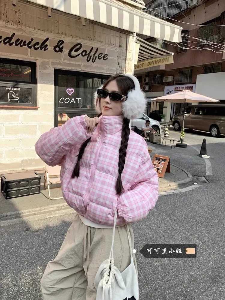Korean Trendy Sweet Cute Pink Plaid Winter Coat Women Warm Cotton Thicken Short Jacket Harajuku Streetwear Turntleneck Outerwear M241218