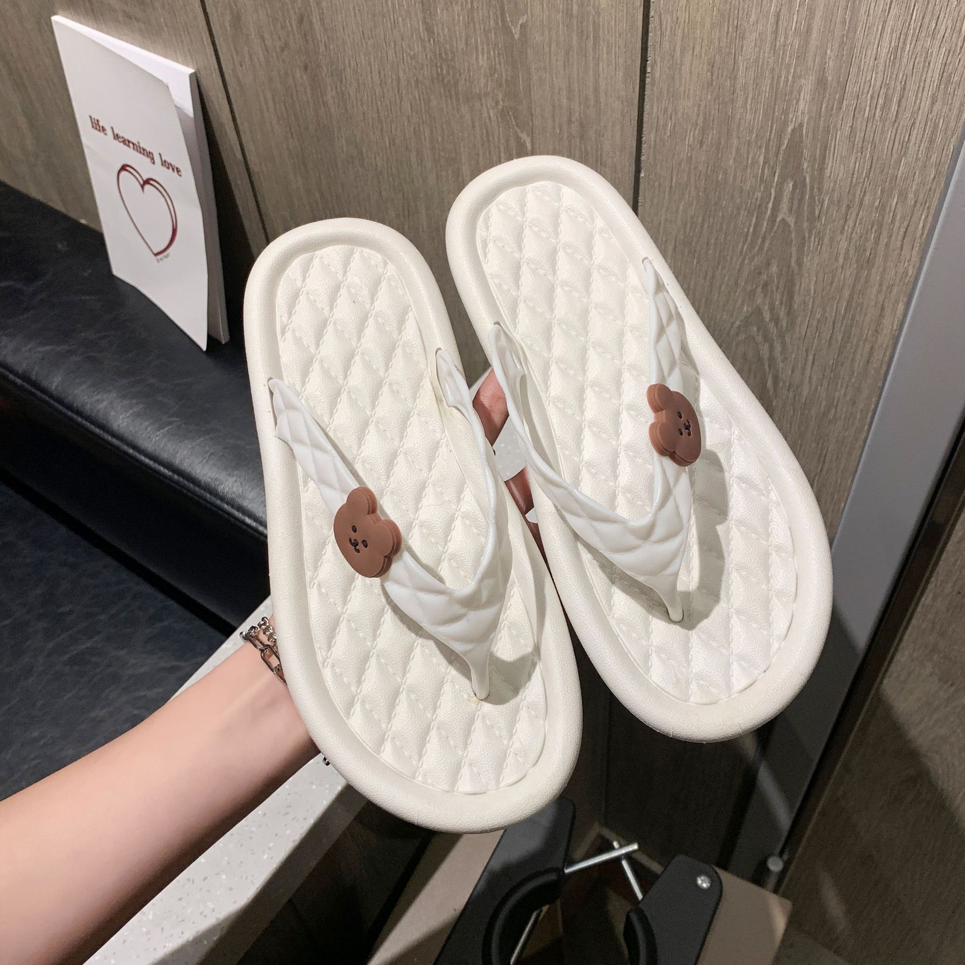Free shipping for womens mens summer fashionable flip flops with flip flops grey brown black Non slip flat slippers
