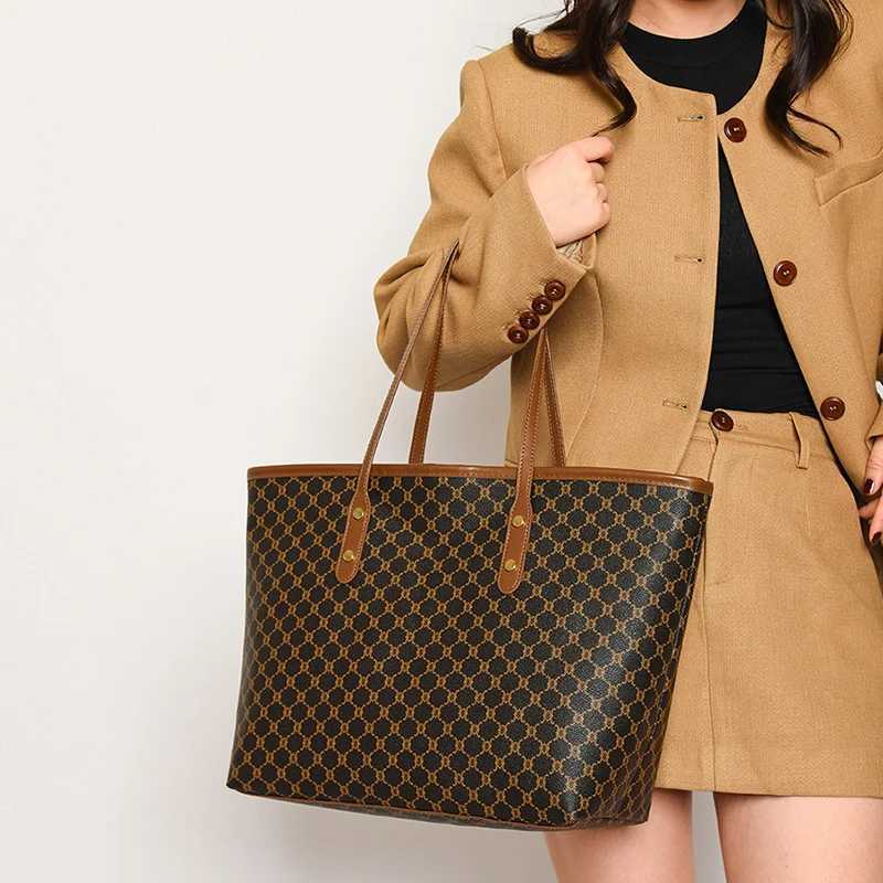 Large Capacity Shoulder Bag Womens PU Leather Handbag for Commuting and Casual Use VersatileC241218