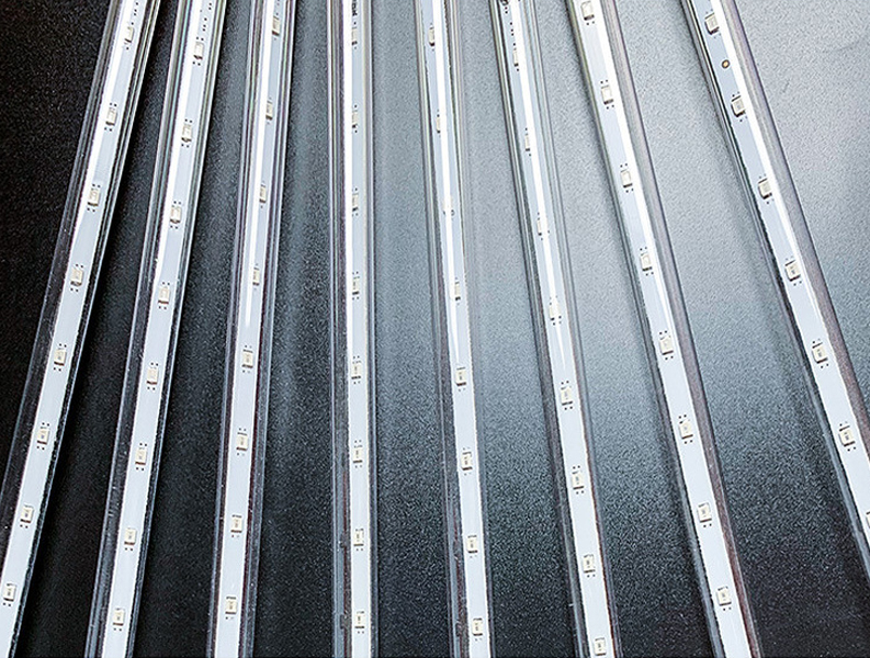 Outdoor Solar-Powered LED Meteor Shower Light with Water Resistance for Atmosphere Enhancement