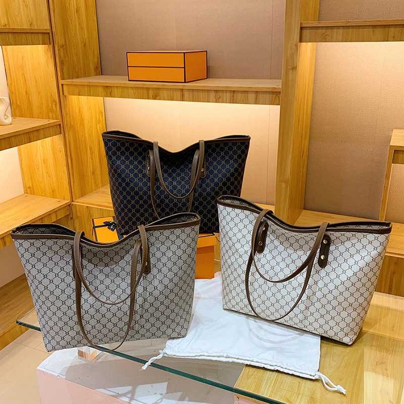 Large Capacity Shoulder Bag Womens PU Leather Handbag for Commuting and Casual Use VersatileC241218