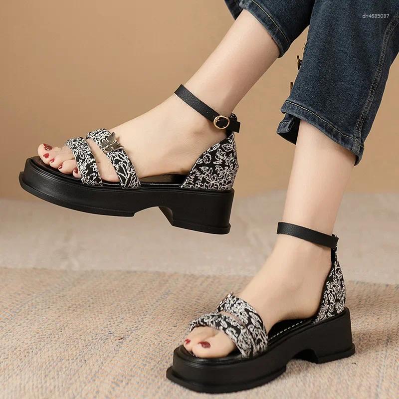 Sandals Women Summer Cross Soft Soles With A Single Button Thick Beach Shoes Trend Manufacturers zhanyishengli