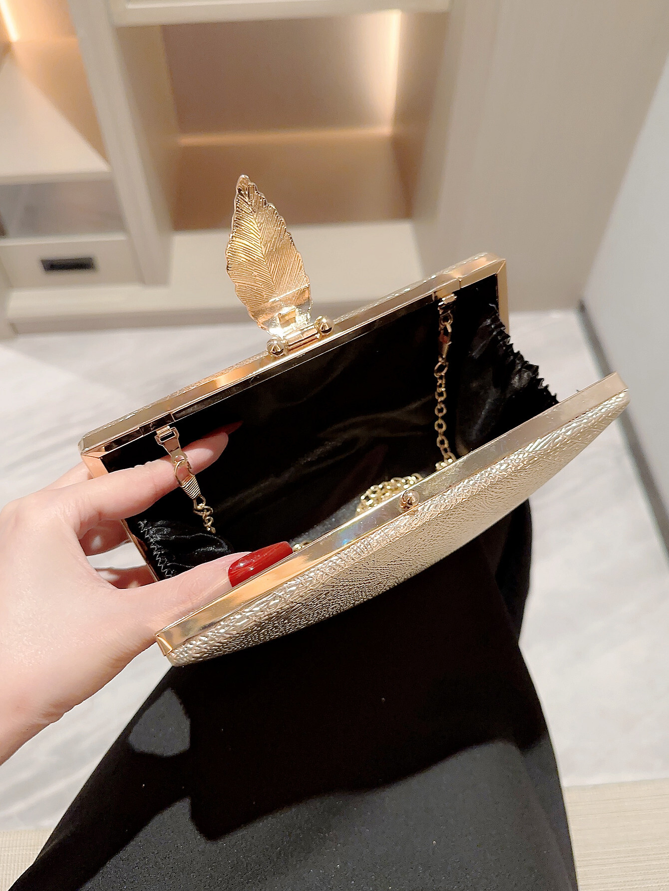 Women's Fashion Gold Leaf Buckle Box Dinner Chain Evening Dress Bag Party Prom Clutch